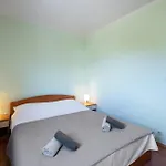 Apartment 1 Bedroom Gorgeous In