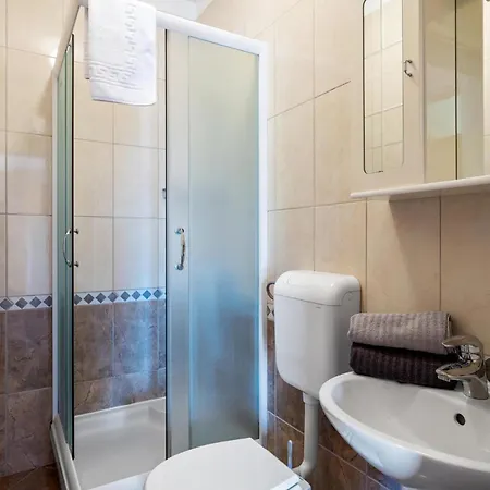 1 Bedroom Gorgeous In Μούρτερ