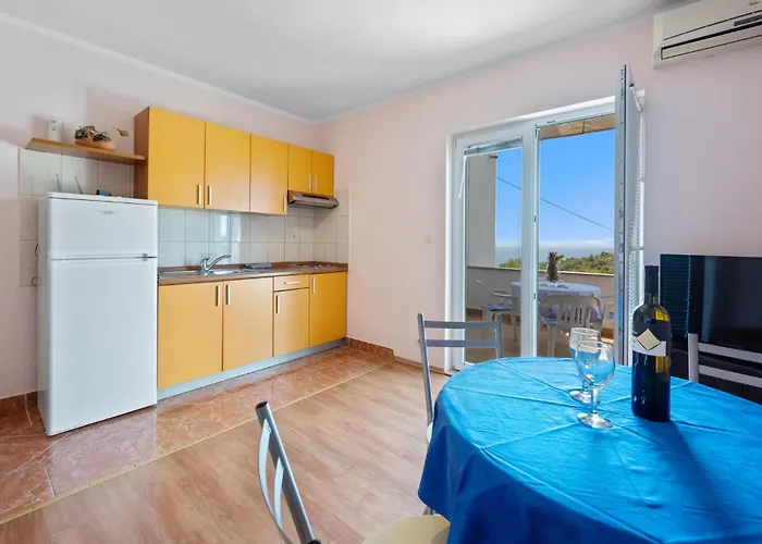 1 Bedroom Gorgeous In Apartamento Murter