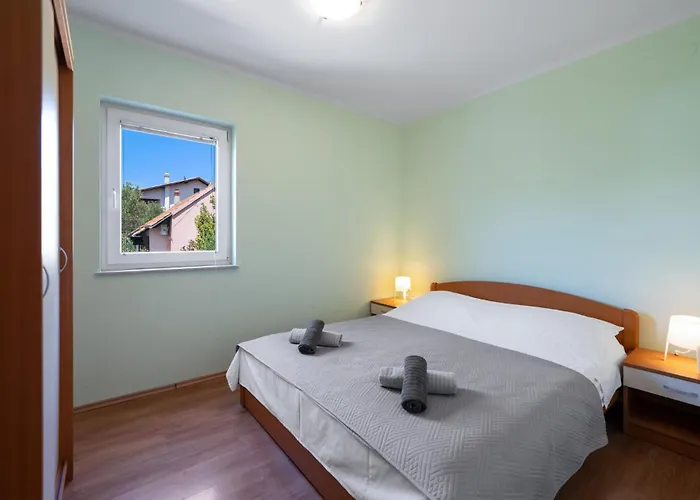 Apartamento 1 Bedroom Gorgeous In Murter