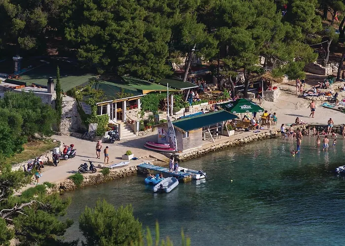 1 Bedroom Gorgeous In Apartamento Murter