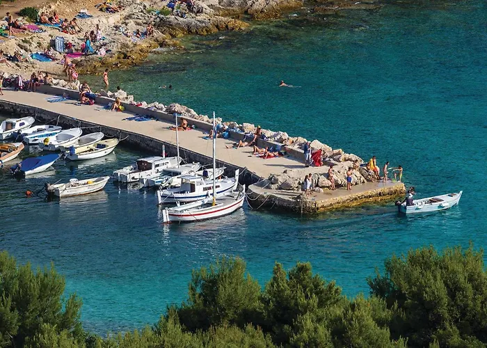 1 Bedroom Gorgeous In Apartamento Murter