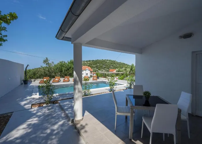 1 Bedroom Gorgeous In Apartamento Murter