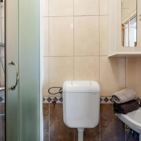 1 Bedroom Gorgeous In Murter